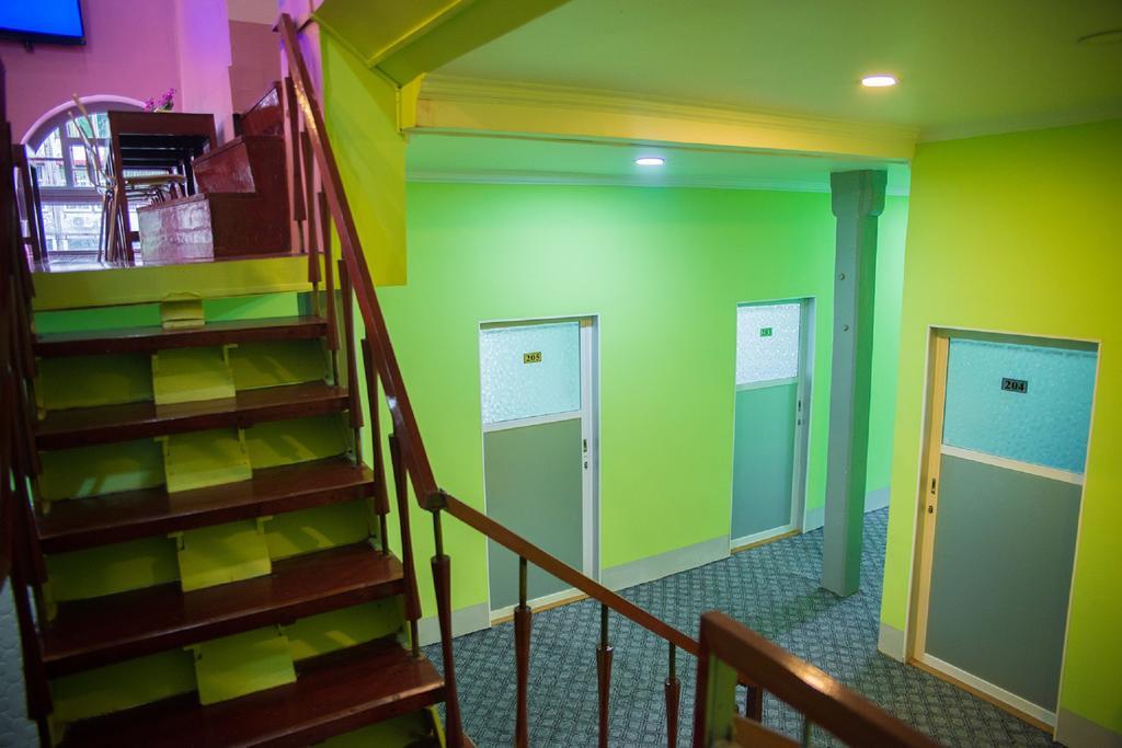 The Sat Yangon Hostel Exterior photo