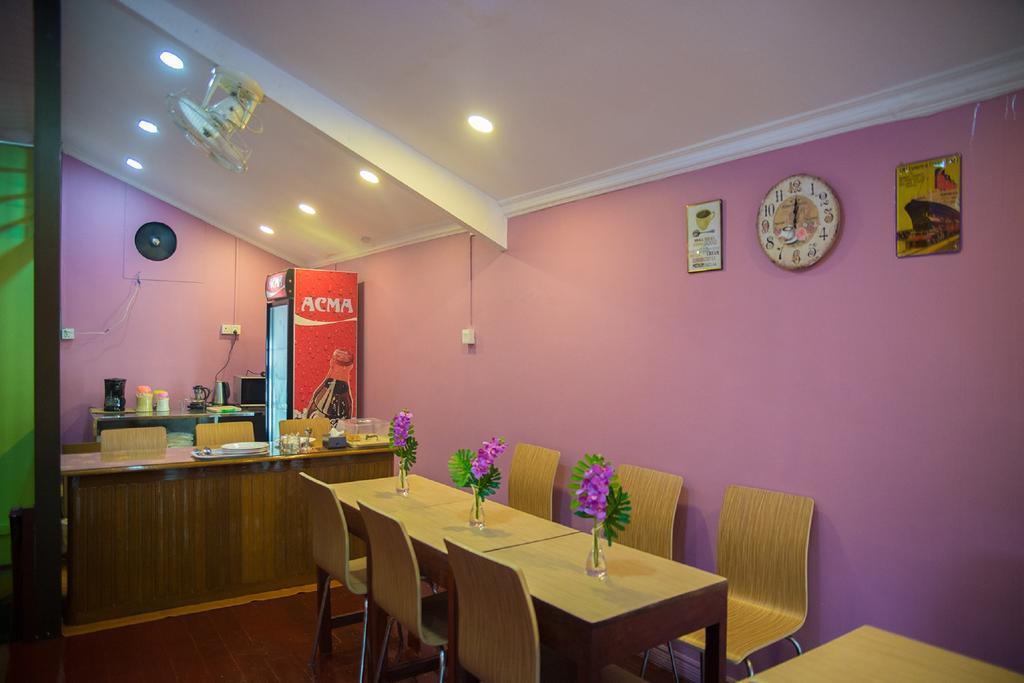 The Sat Yangon Hostel Exterior photo