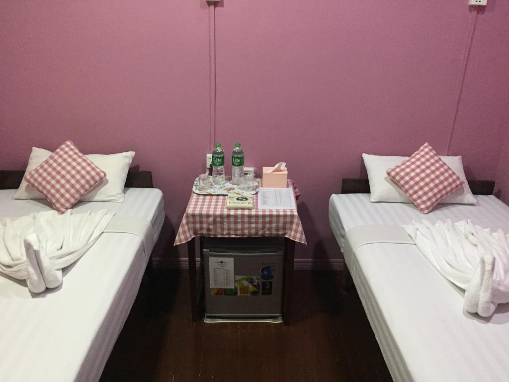 The Sat Yangon Hostel Exterior photo