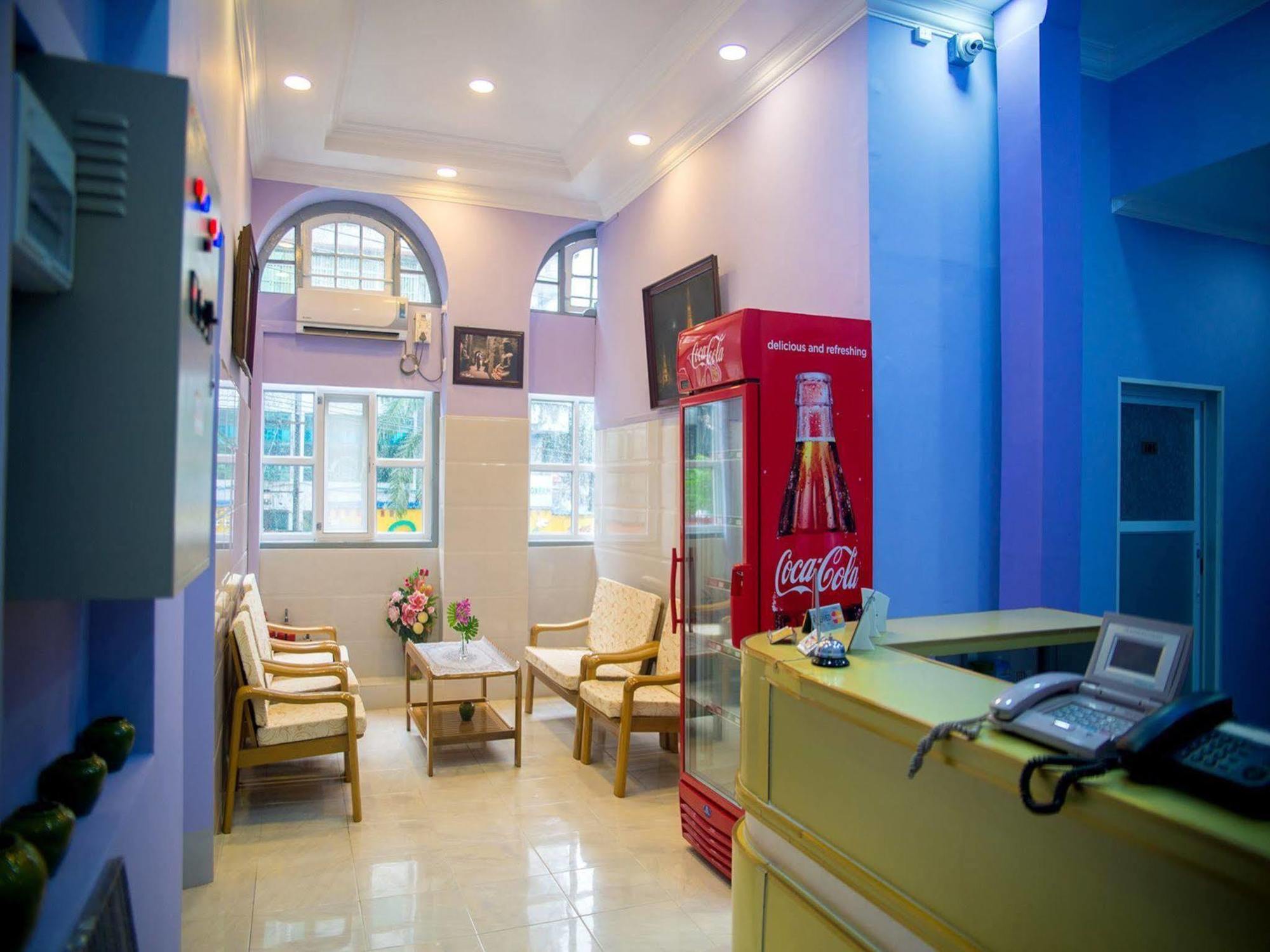 The Sat Yangon Hostel Exterior photo